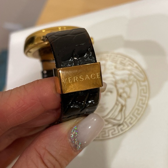 Authentic Versace Lady Watch Gold Plated With Diamonds & Leather - Picture 6 of 11